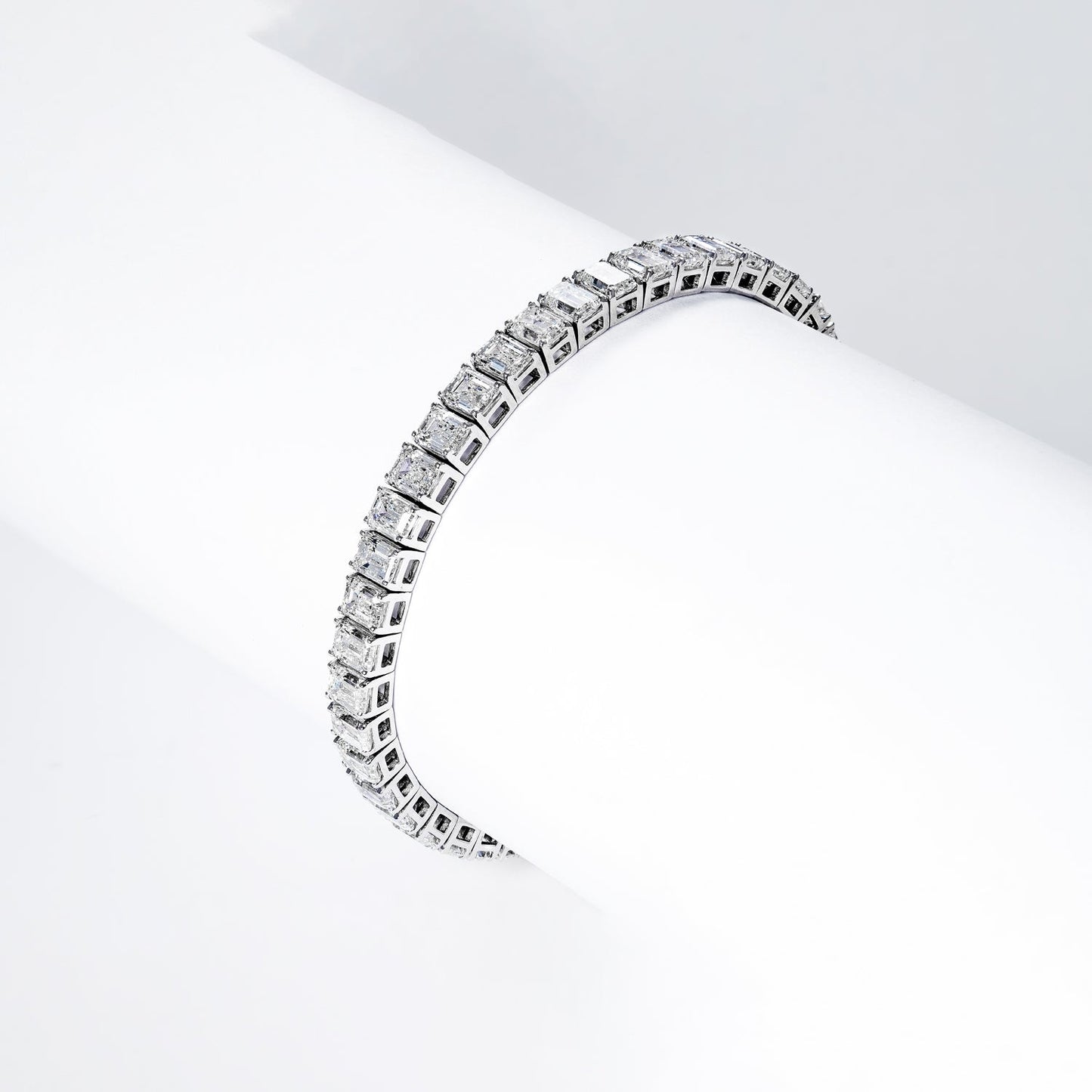 Single Row Diamond Tennis Bracelet 18 Carat Emerald Cut in 14k White Gold