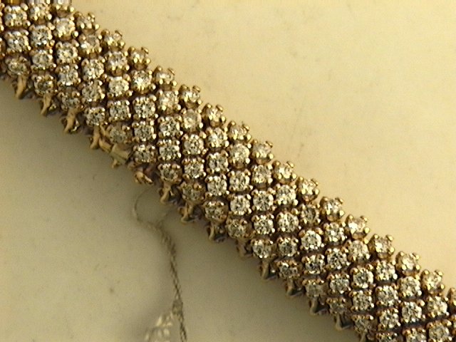 11 Carat Round Brilliant Cut Diamond Bracelet in 18k White Gold